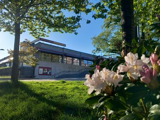 Frölunda kulturhus i det fina vårsolen! 